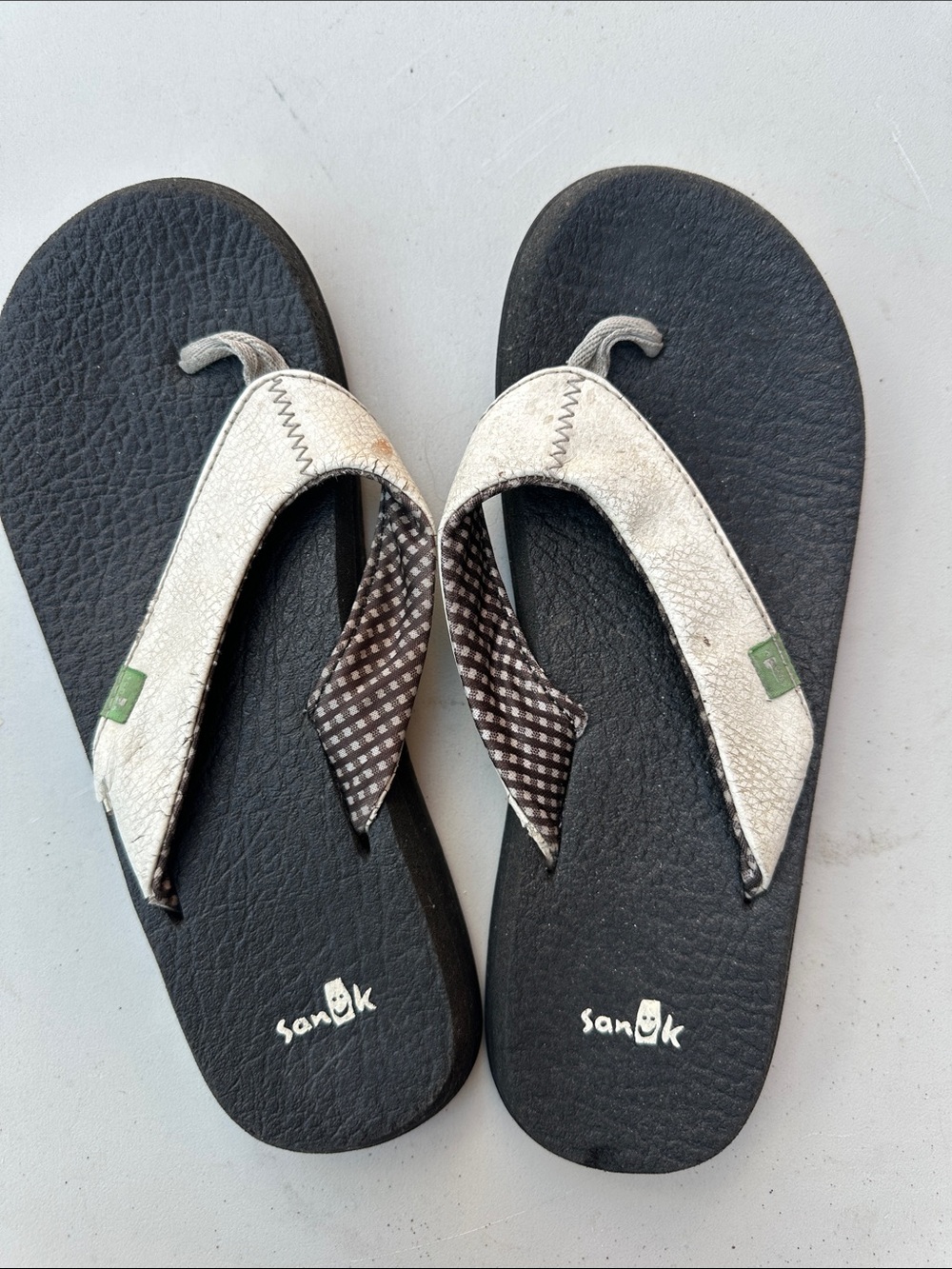Sanuk Kids Black Footbed Flip Flops with Cream Straps